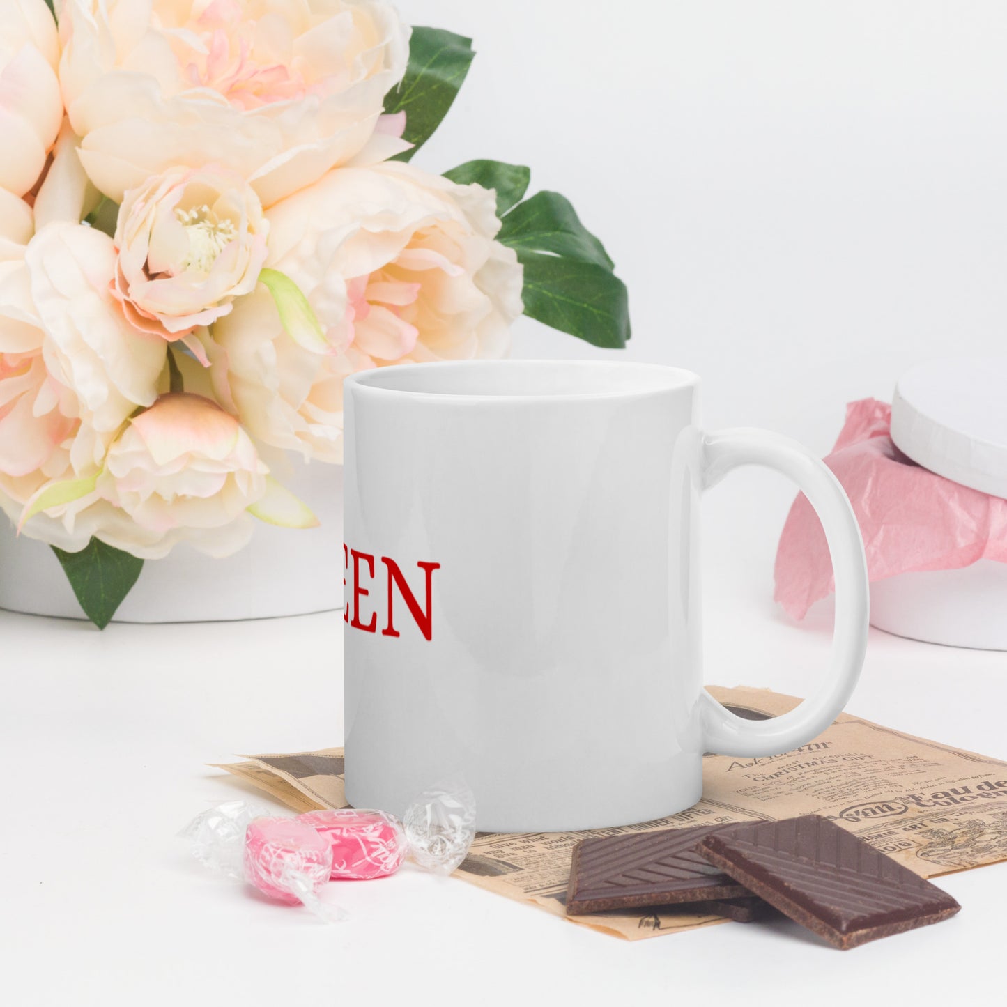 QUEEN White glossy mug